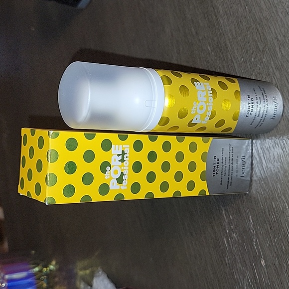 Benefit Porefessional Tight 'N Toned Pore-Refining AHA + PHA Toning Foam - Picture 3 of 9